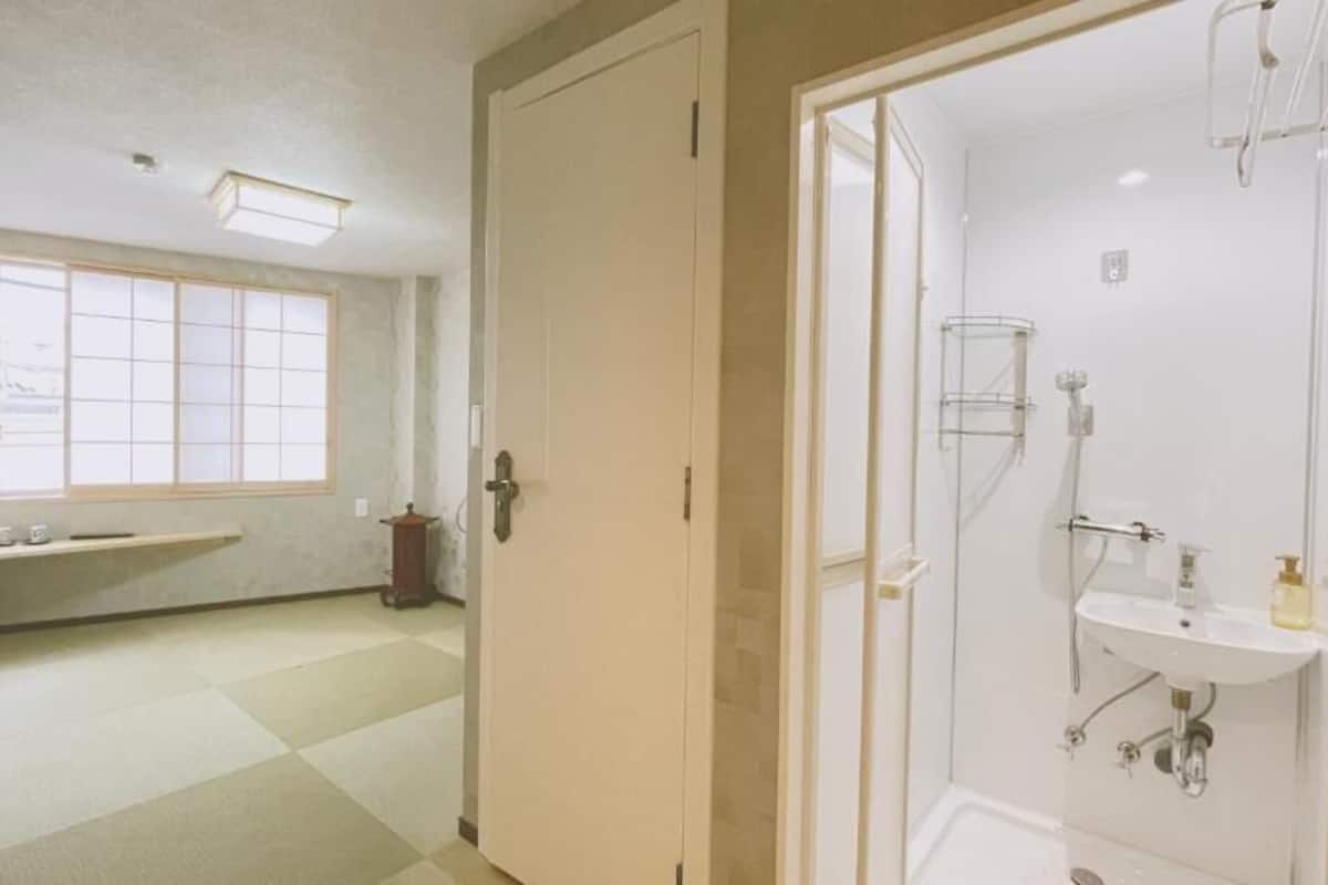Japanese-style Triple Room, City View | Bathroom