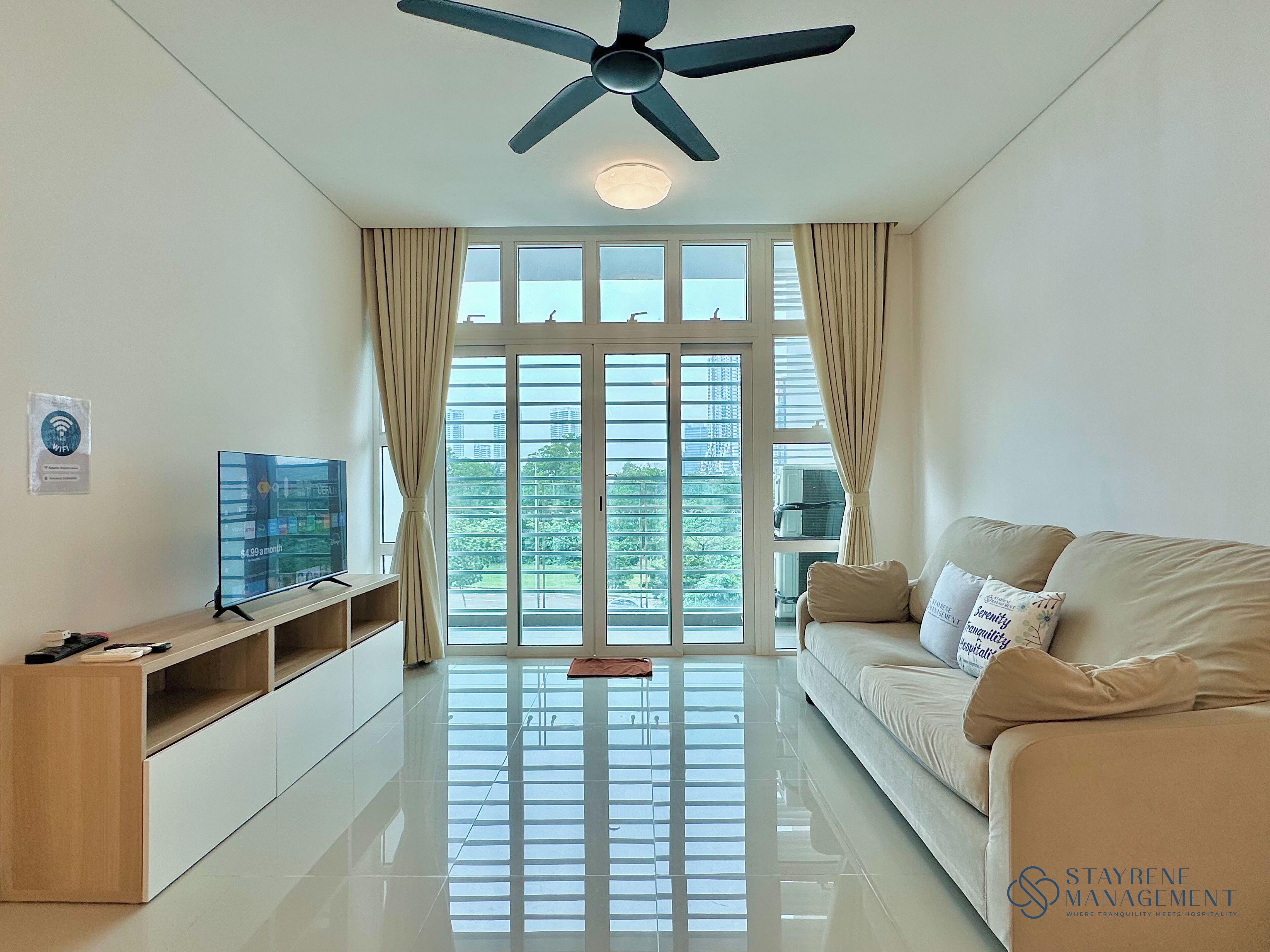 Comfort-Apartment, 3 Schlafzimmer, Balkon, Stadtblick | Wohnbereich