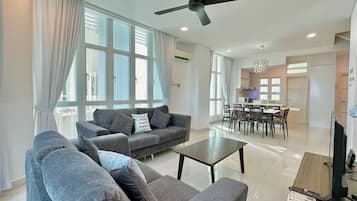 Comfort Duplex, 4 Bedrooms, Non Smoking, Air conditioning | Living area