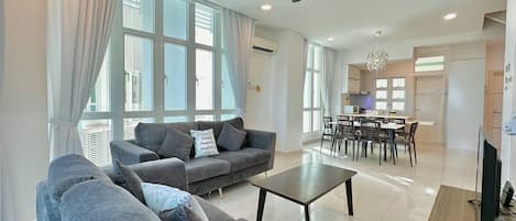 Comfort Duplex, 4 Bedrooms, Non Smoking, Air conditioning | Living area