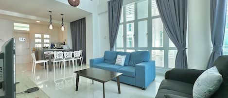 Appartement Duplex Confort, 3 chambres, balcon, vue ville | Coin séjour