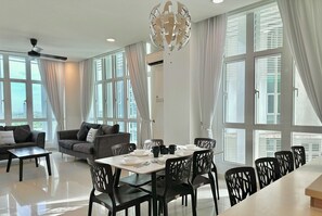In-room dining - 1 Medini Residence Neo by Stayrene (Iskandar Puteri)