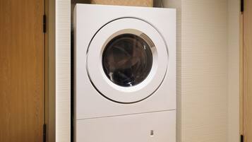 In-room safe, WiFi (free), bed sheets