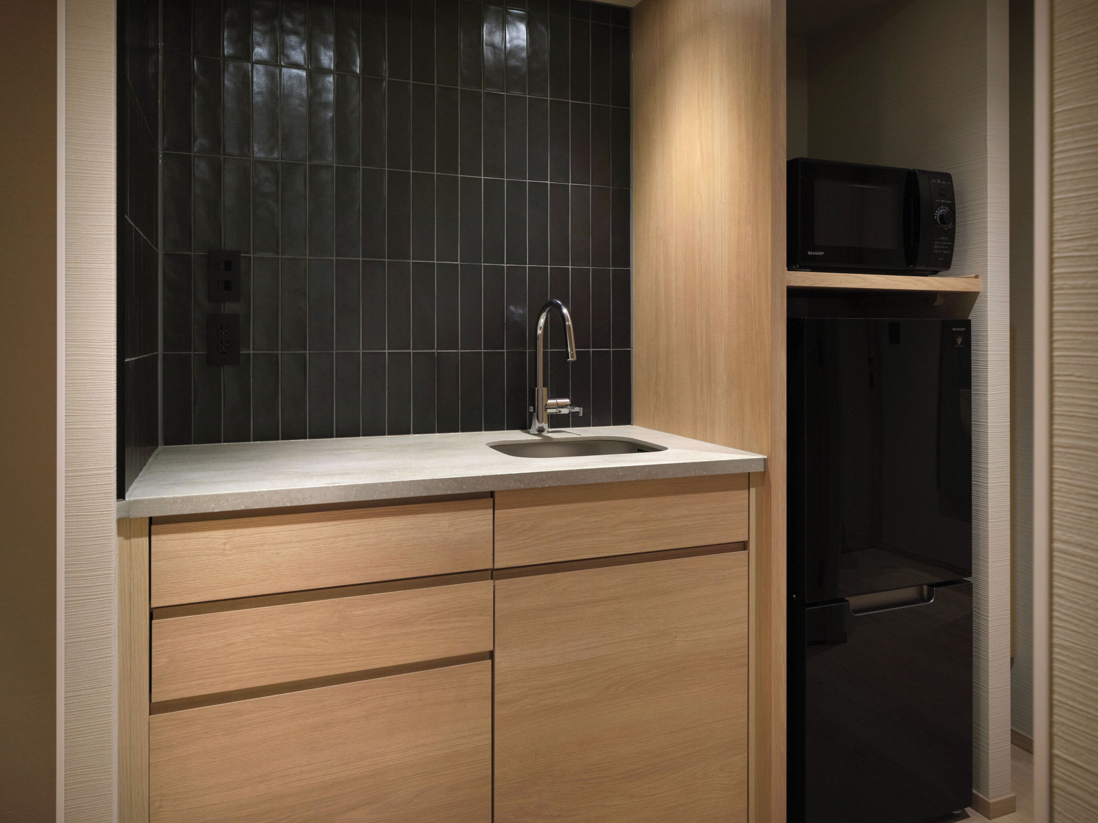 Fridge, microwave, stovetop, cookware/dishes/utensils