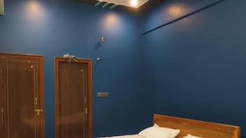 Desk, laptop workspace, iron/ironing board, free WiFi