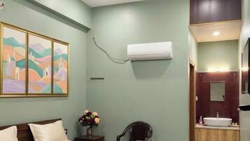 Quarto casal superluxo, para não fumantes, ar-condicionado | Roupas de cama de algodão egípcio, roupas de cama premium