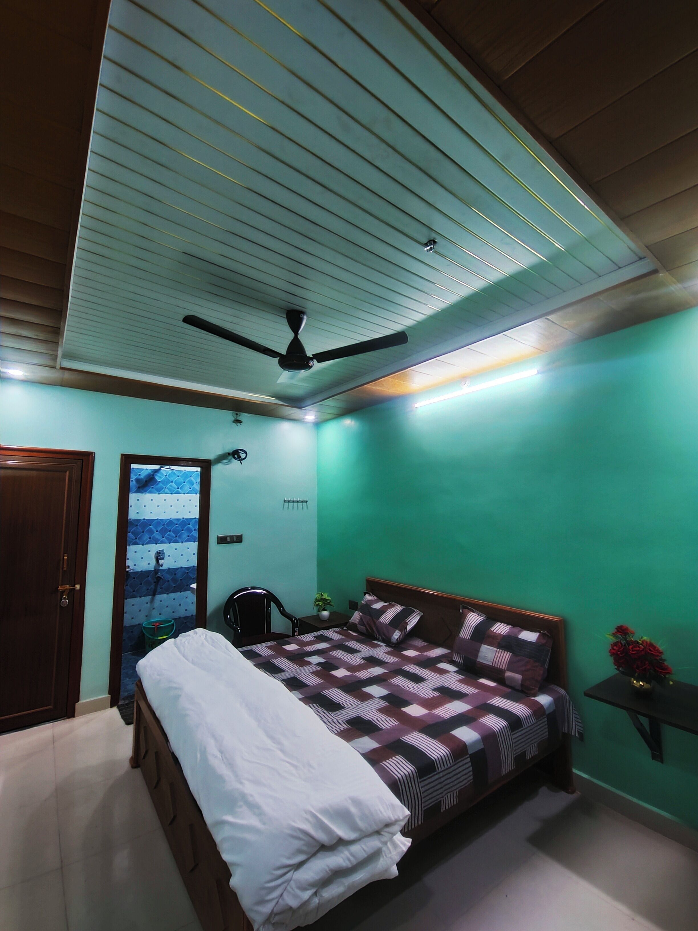 Standard Double Room, Balcony | Desk, laptop workspace, iron/ironing board, free WiFi