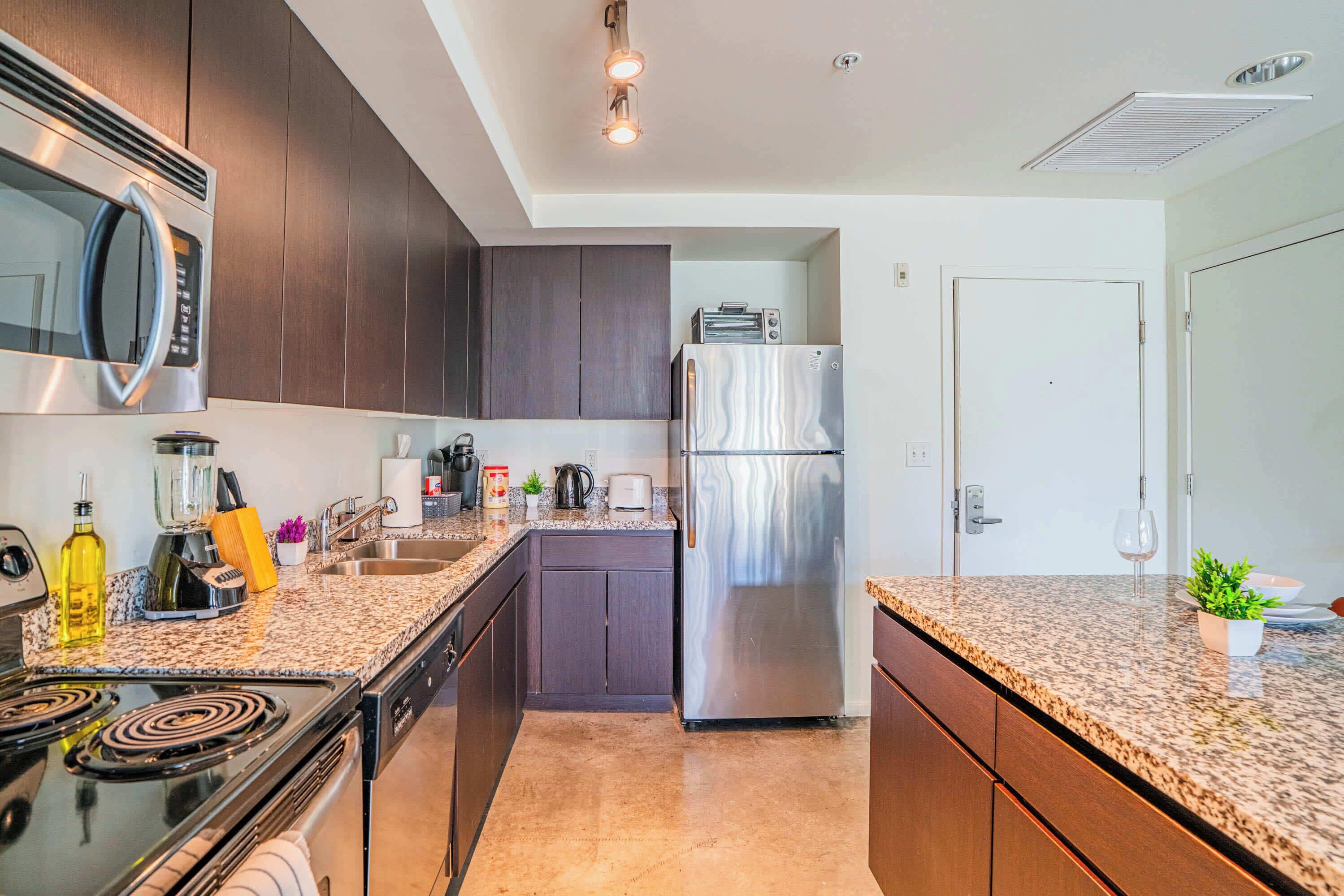 冰箱、微波炉、烤箱、炉灶