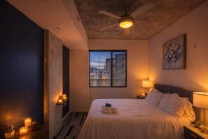 Desk, iron/ironing board, WiFi, bed sheets - Urban Oasis in DT Phoenix  w Pool, Gym and Parking (Phoenix)