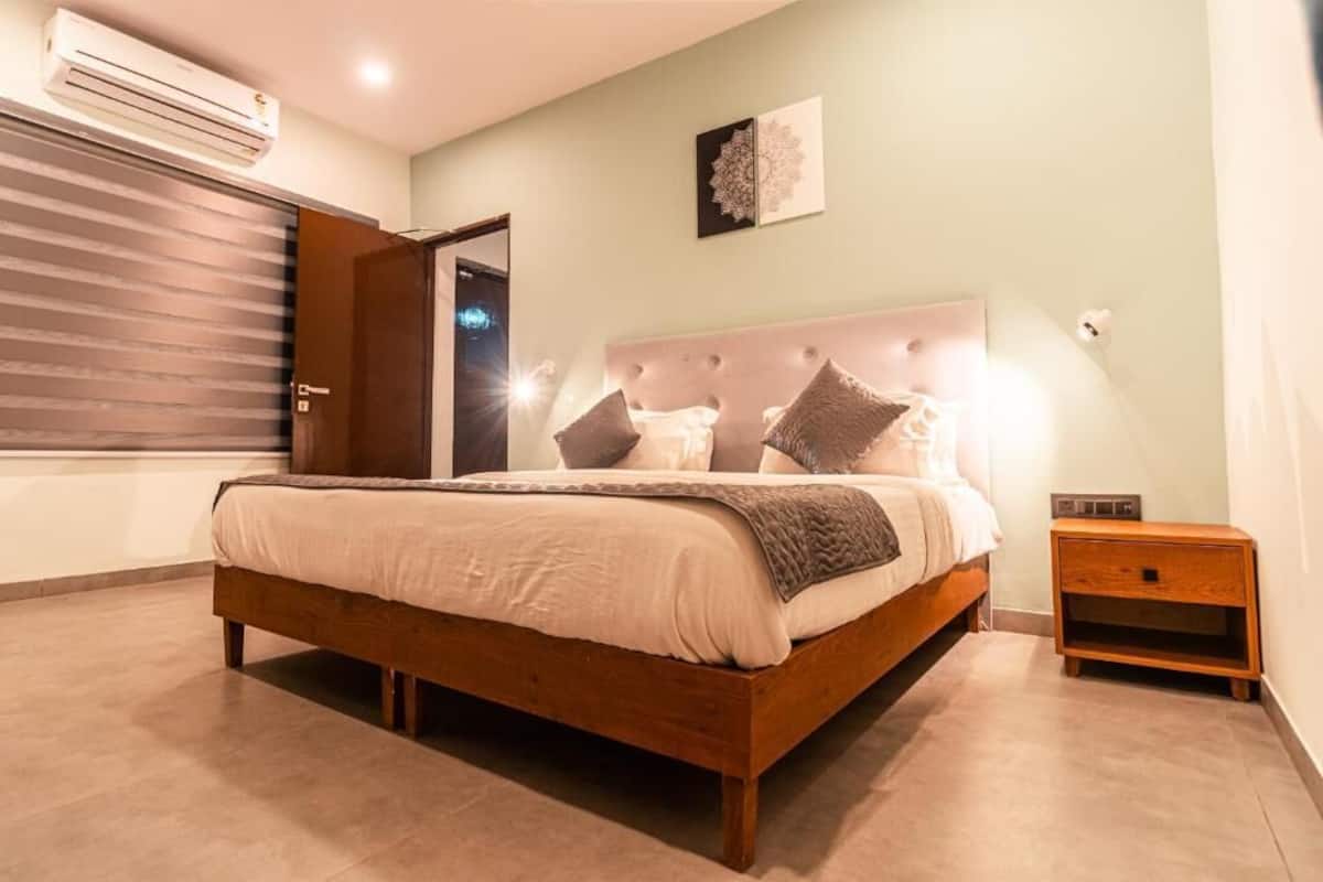 Suite, Patio, Mountain View