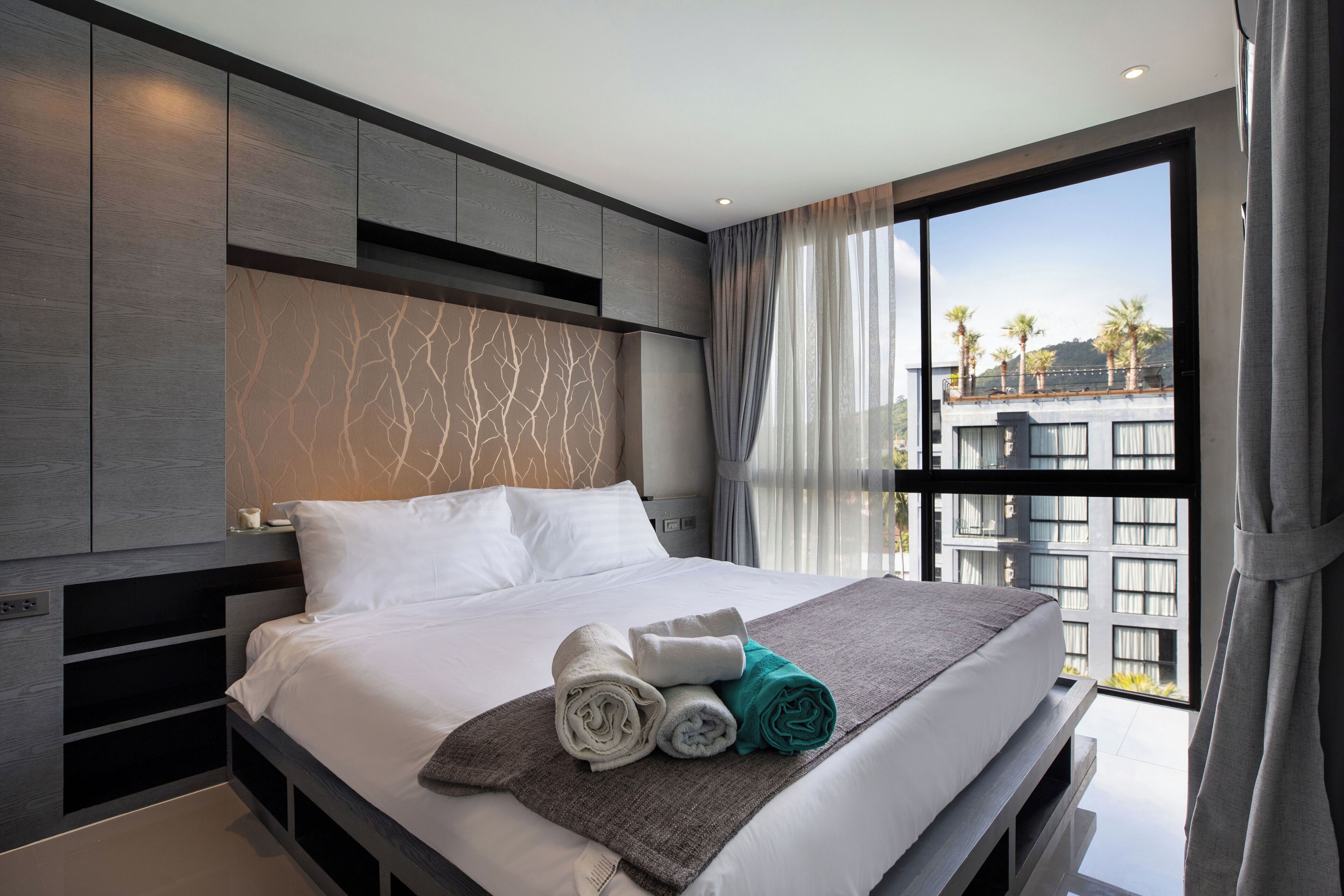 Caja de seguridad en la habitación y escritorio 