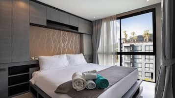 Caja de seguridad en la habitación y escritorio