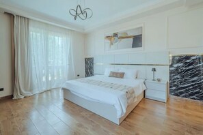 WiFi - Luxury 5BR Villa with Private Pool & Jacuzzi Overlooking New Cairo Golf Course (New Cairo 1)
