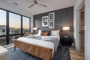 Iron/ironing board, free WiFi, bed sheets - Sleek Design + Pool + Gym Access | Near The Gulch + Midtown | Stay 514 (Nashville)