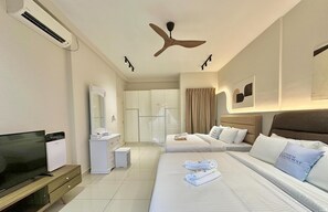 Blackout curtains, iron/ironing board, free WiFi, bed sheets - Meridian Medini Legoland by Stayrene (Iskandar Puteri)