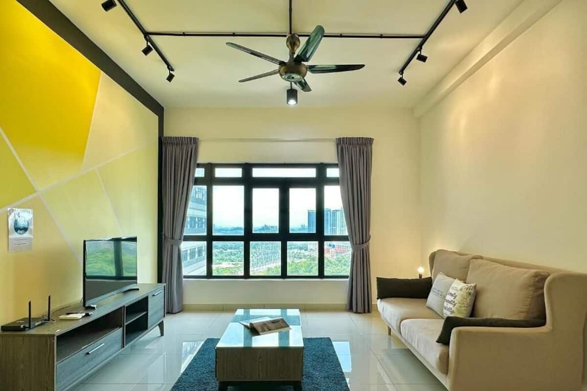 Apartment, 3 Bedrooms, City View | Living area