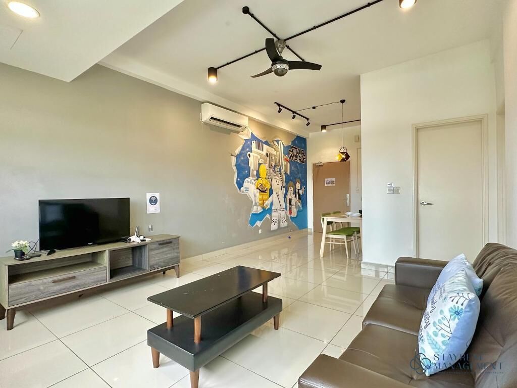 Standard Apartment, 2 Queen Beds, City View | Living area