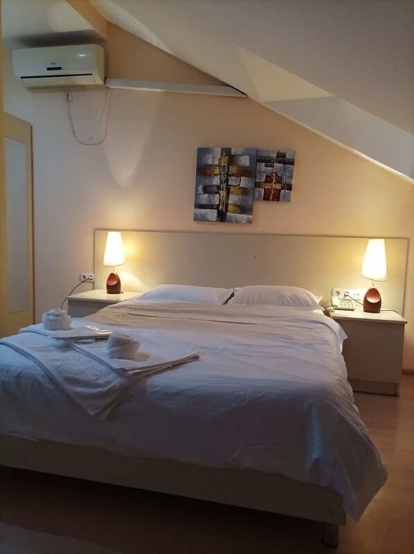 Standard Triple Room, City View