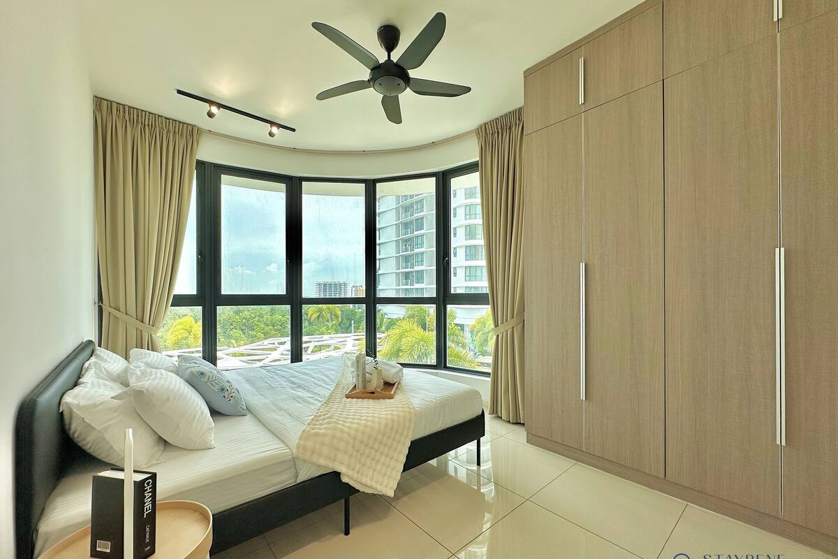 Club Apartment, 1 Bedroom, Balcony, City View | Blackout drapes, iron/ironing board, free WiFi