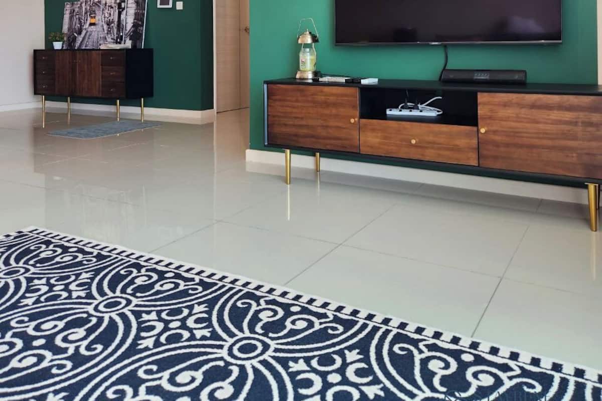 Deluxe appartement, 2 slaapkamers, uitzicht op de stad | Woonruimte | Flatscreentelevisie