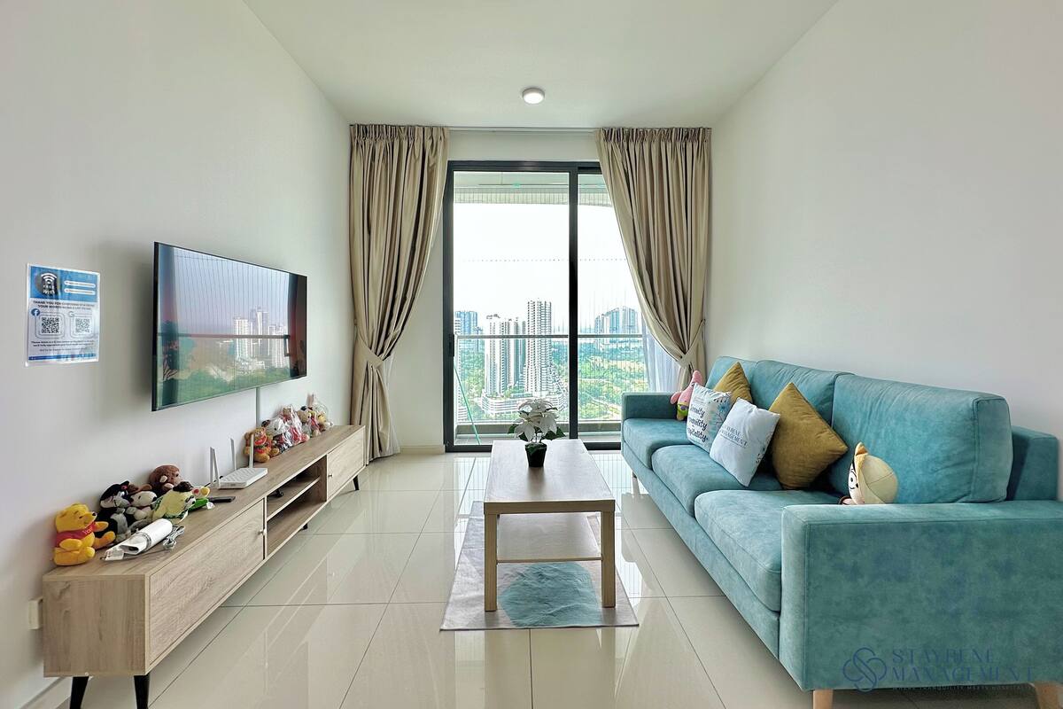 Elite Apartment, 2 Bedrooms, Balcony, City View | Living area