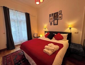 1 chambre, fer et planche à repasser, accès Internet, draps fournis