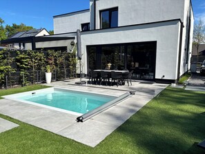 Outdoor dining - Luxury home in Hoge Kempen National Park (Genk)