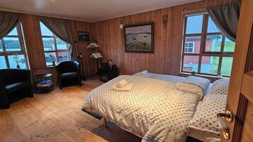 3 bedrooms, internet, bed sheets