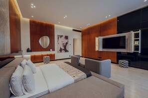 WiFi - Villa Onyx I – Luxury 4BR Retreat with Indoor Pool, Sauna & Golf Views (New Cairo 3)