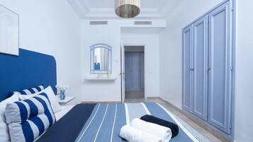 2 bedrooms, iron/ironing board, internet, bed sheets