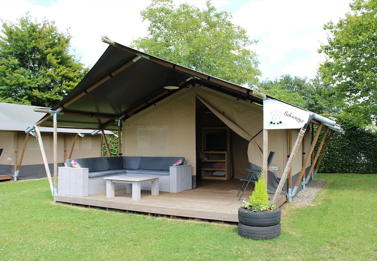 Vakantieverhuur Van Dijk - Safaritent Schaapje - front