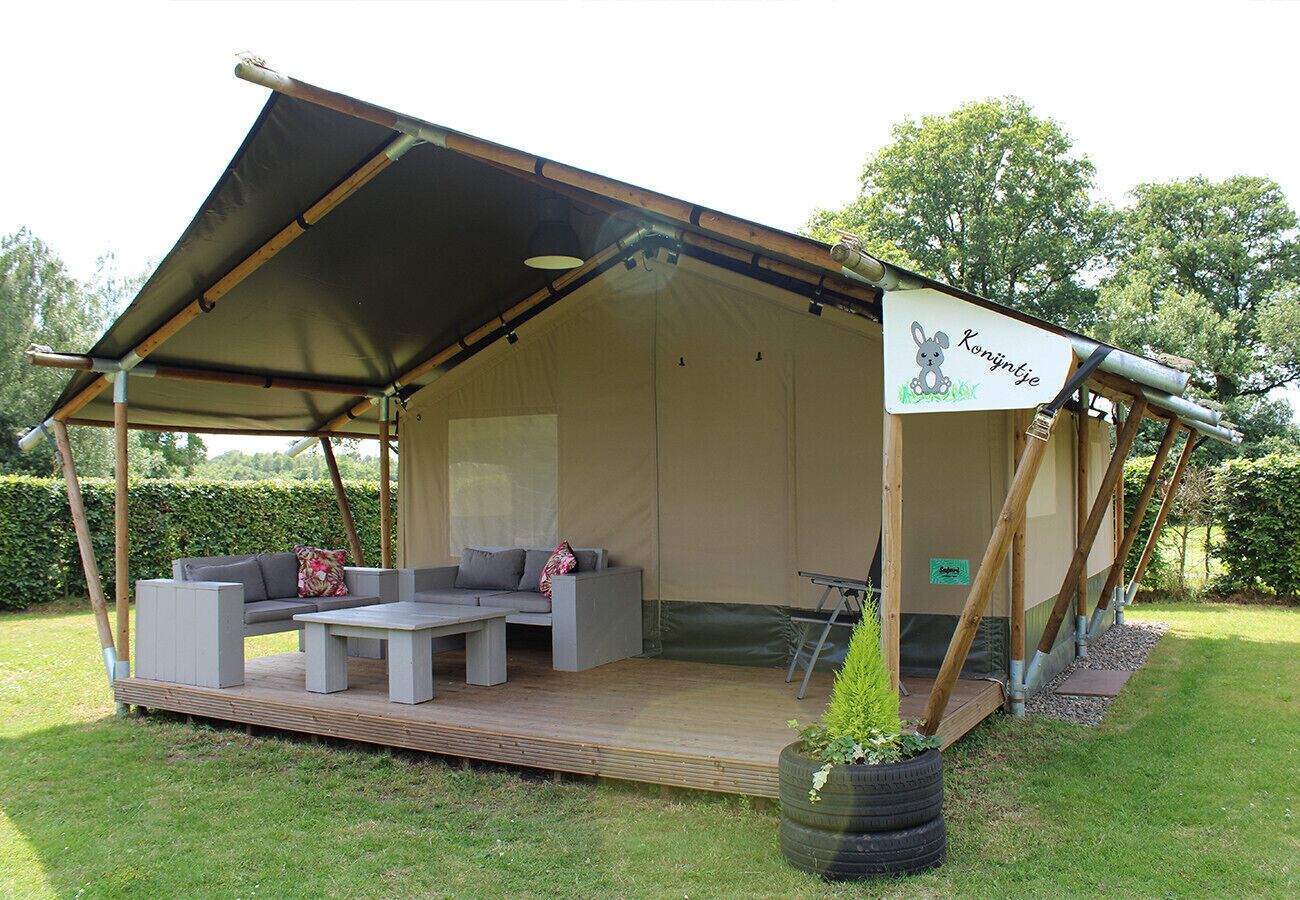 Vakantieverhuur Van Dijk - Safaritent Konijntje - front