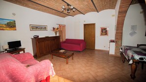 Unclassified image, 4 of 6, button - Farmhouse Greppo all'Olivo :to spend your vacation with your family! (Donoratico)