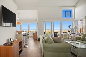 Televisión y chimenea 