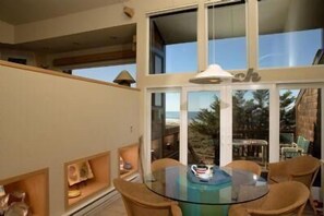 Dining - Monterey Dunes 208 - Moss Landing Townhome - A Mile of Beachfront! (Moss Landing)