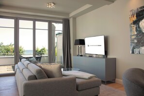 Smart TV, fireplace, books - Luxury apartment Bluepearl right by the sea | whirlpool, sauna & sea view | 6 guests (Binz)