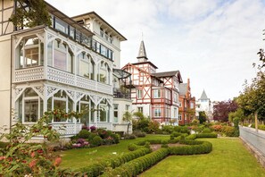 Exterior - Luxury apartment Bluepearl right by the sea | whirlpool, sauna & sea view | 6 guests (Binz)