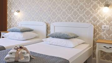 Iron/ironing board, travel crib, free WiFi