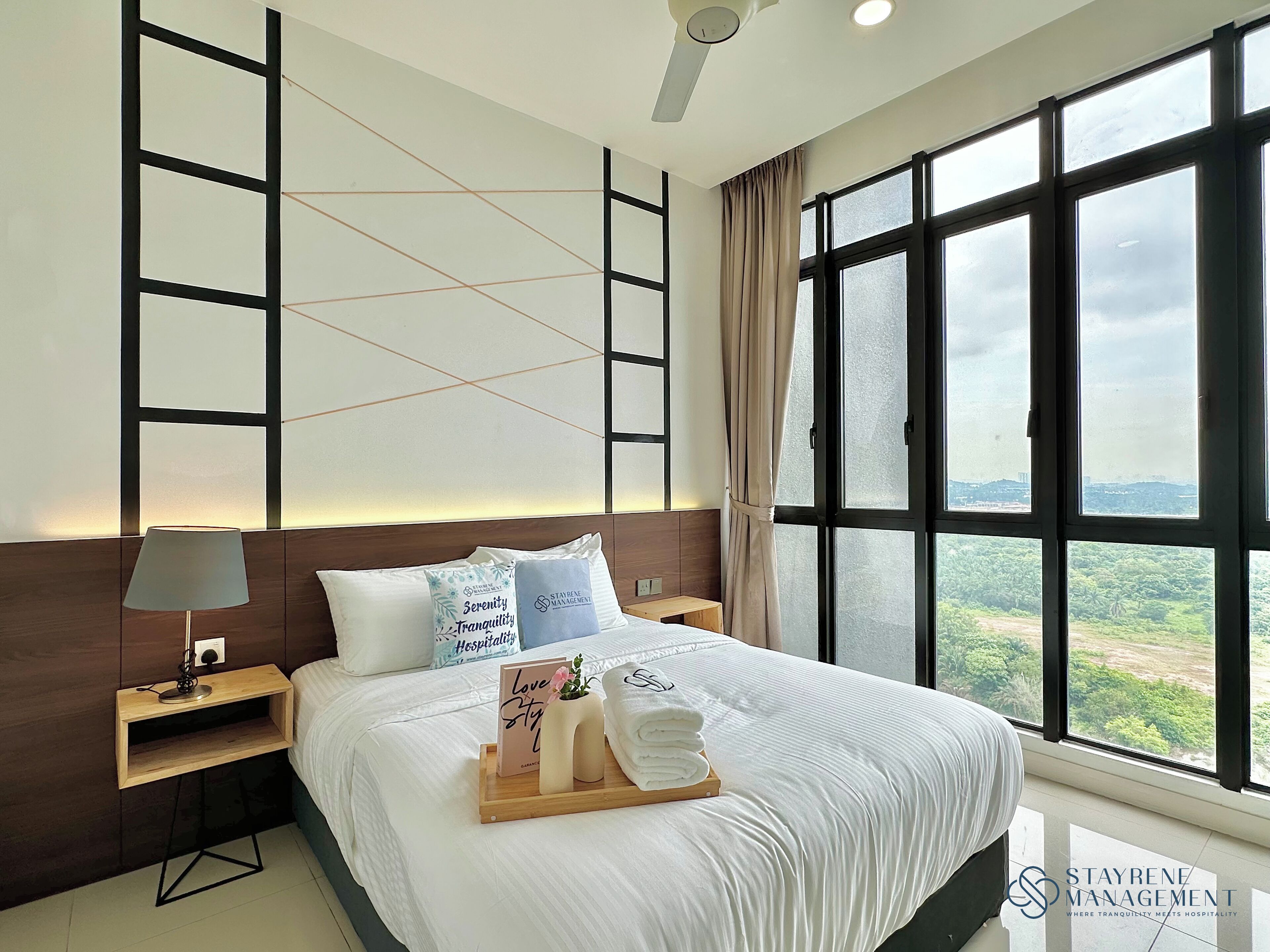 Apartamento clásico, 1 cama de matrimonio, balcón, vistas al lago | Cortinas opacas, tabla de planchar con plancha, wifi gratis