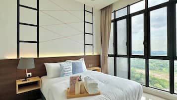 Classic Apartment, 1 Queen Bed, Balcony, Lake View | Blackout drapes, iron/ironing board, free WiFi