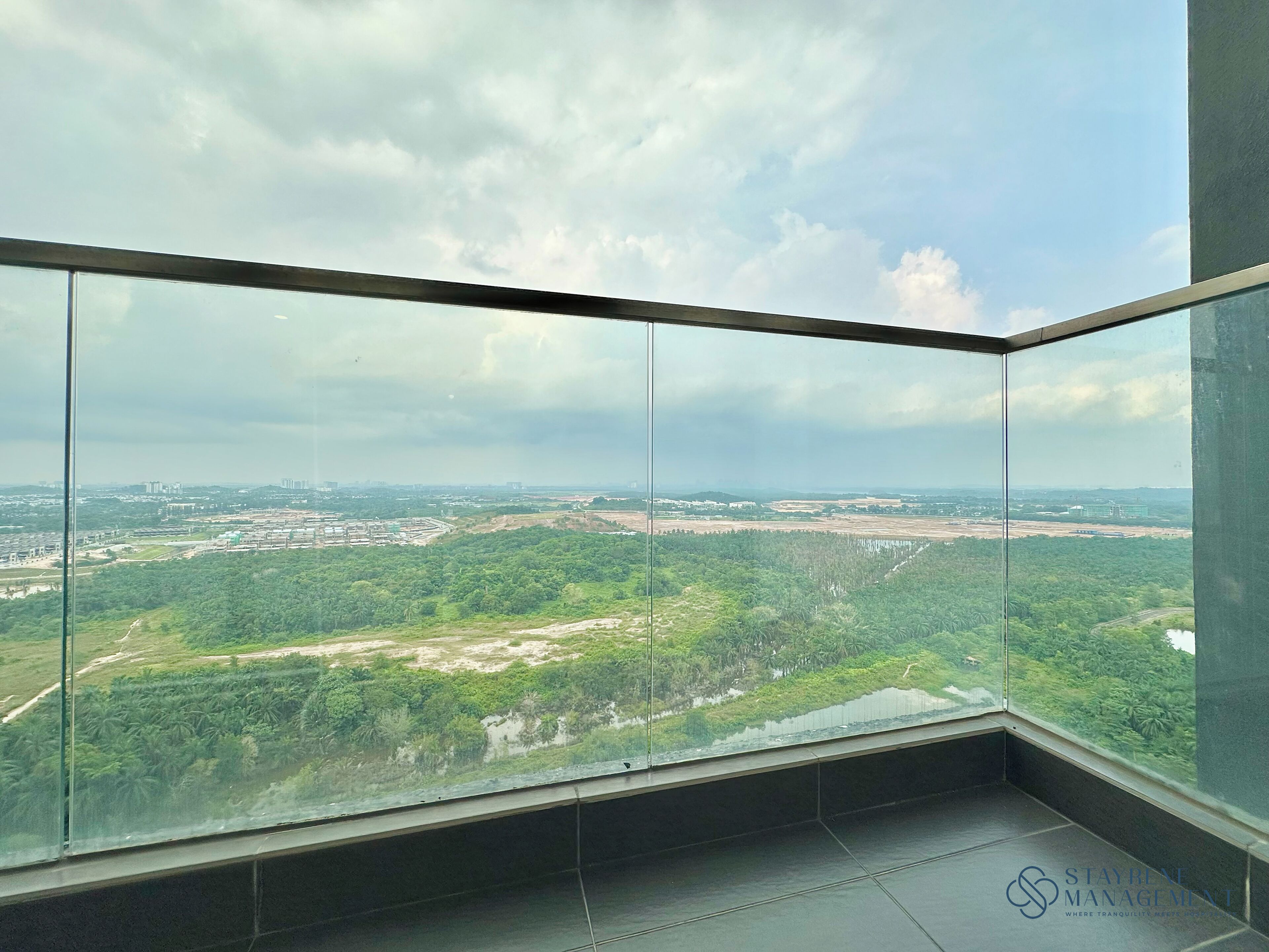 Apartamento Deluxe, 1 cama de matrimonio grande, balcón, vistas a la ciudad | Vistas del balcón