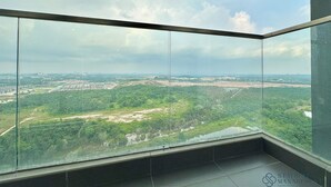 A high-rise room with a panoramic view of a cityscape and greenery. - D'Pristine Medini by Stayrene (Iskandar Puteri)