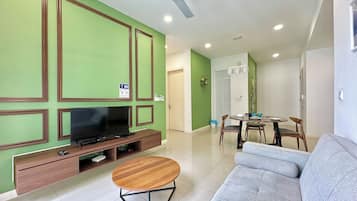 Superior Apartment, 2 Bedrooms, Balcony, City View | Living area