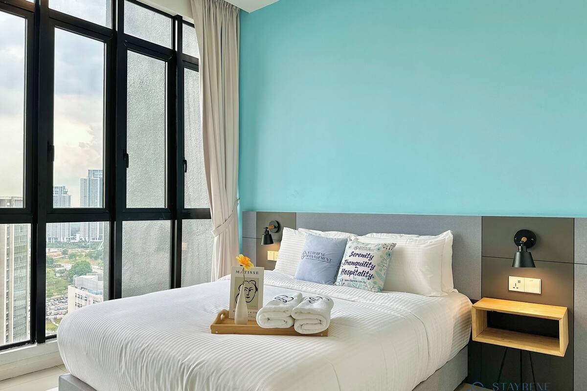 Apartemen Comfort, 1 Tempat Tidur Queen, balkon, pemandangan kota | Tirai kedap cahaya, setrika/meja setrika, dan Wi-Fi gratis
