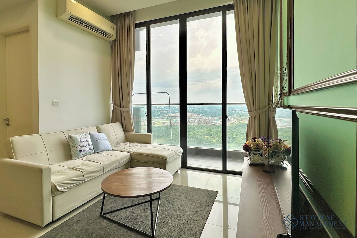 Deluxe-Apartment, 1 King-Bett, Balkon, Stadtblick | Wohnbereich