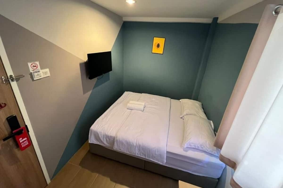 Chambre Double Deluxe, 1 grand lit | Bureau, fer et planche à repasser, Wi-Fi gratuit