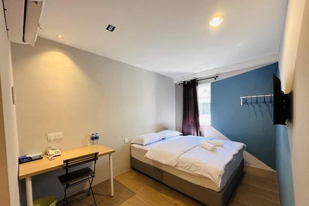 Chambre Double Supérieure, 1 grand lit | Bureau, fer et planche à repasser, Wi-Fi gratuit