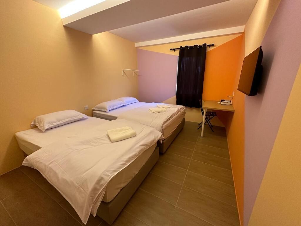 Family Suite | Desk, iron/ironing board, free WiFi