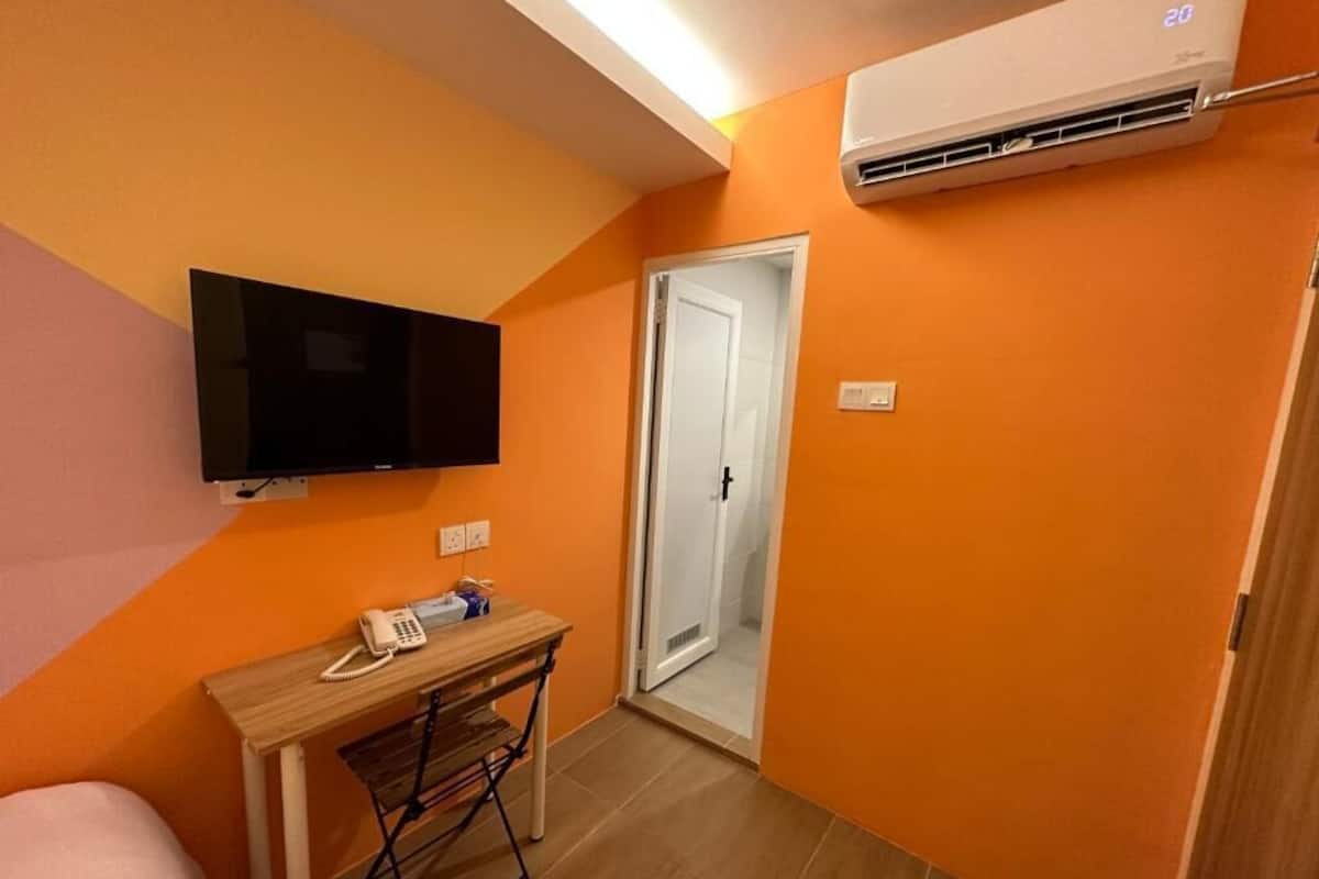 Chambre Simple Standard | Bureau, fer et planche à repasser, Wi-Fi gratuit