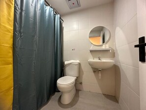 Deluxe Twin Room | Bathroom | Shower, free toiletries, towels, toilet paper - A1 Hotel Sungai Petani (Sungai Petani)